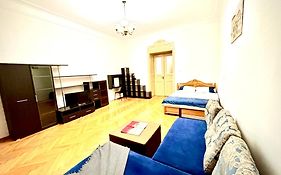 Luxury Apartment Near Rynok Square