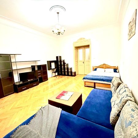 Luxury Apartment Near Rynok Square Львів Екстер'єр фото