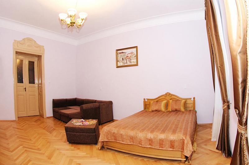 Luxury Apartment Near Rynok Square Львів Екстер'єр фото